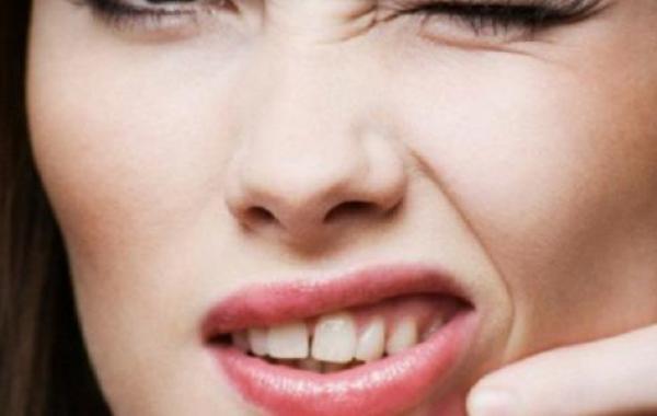 هل معجون الأسنان مُفيد لحب الشّباب؟