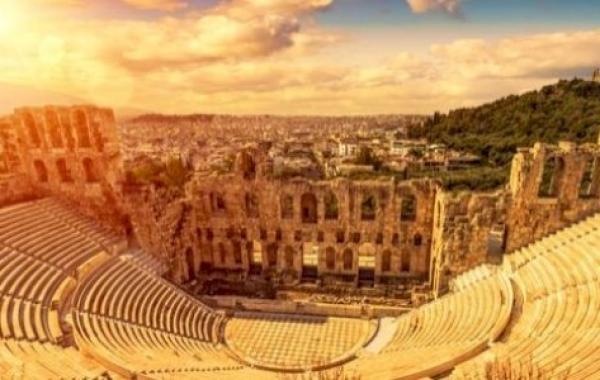 دور أرسطو في المسرح الكلاسيكي اليوناني