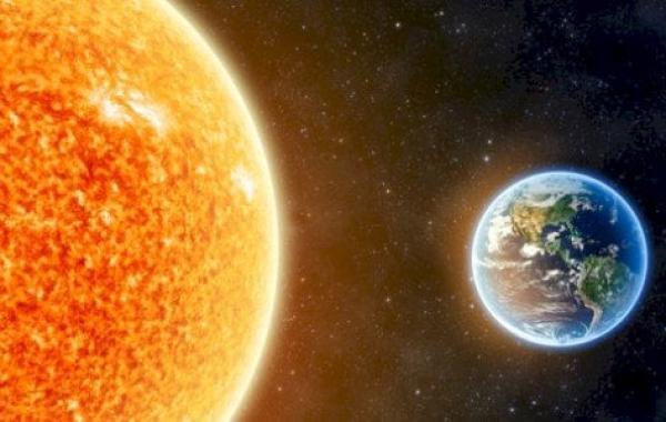 كم تبلغ المسافة بين الأرض والشمس