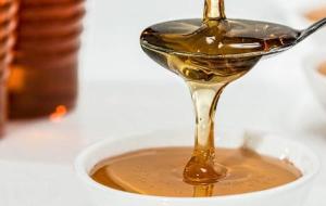 فوائد العسل مع ماء الورد للوجه