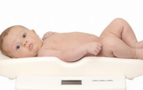 الوزن الطبيعي لطفل عمره سبعة شهور