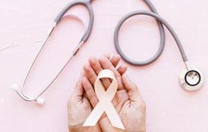 أعراض وأسباب سرطان الثدي