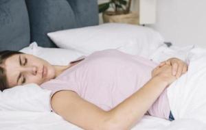 أعراض الحمل هل تشبه أعراض الدورة