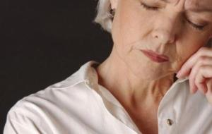 أعراض سن اليأس عند المرأة