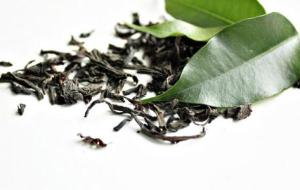 فوائد الشاي الأخضر للرموش