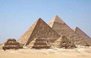 أين توجد الأهرامات في مصر