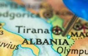 الدول التي لها حدود مباشرة مع ألبانيا