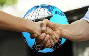 العلاقة بين إدارة الأعمال الدولية والتسويق الدولي