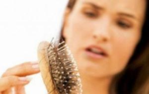 علاج تساقط الشعر بعد الولادة